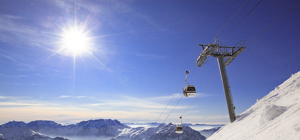 l'Alpe d'Huez station avec vue sur les Alpes